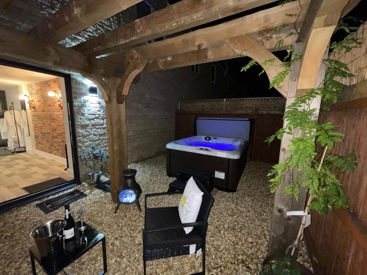 Coach House & Hot Tub Nr Bicester Village Dış mekan fotoğraf