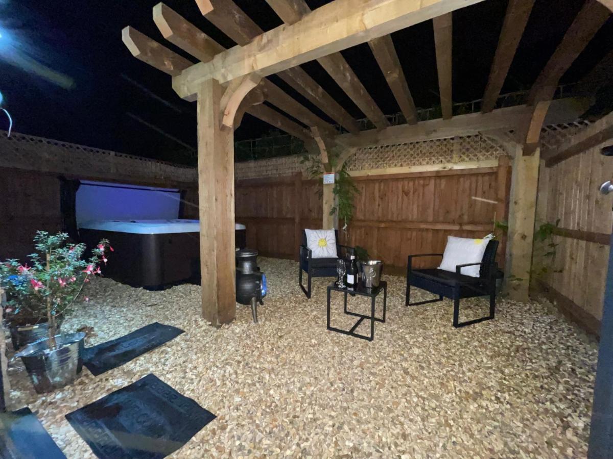 Coach House & Hot Tub Nr Bicester Village Dış mekan fotoğraf